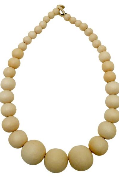 Lotus Feet Graduated Ball Necklace Cream