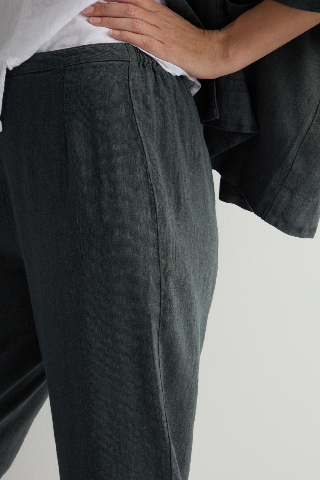 Twisted Linen Slim Trousers